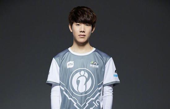 CSGO Clutch Island：NaVi 2：0 Spirit夺冠