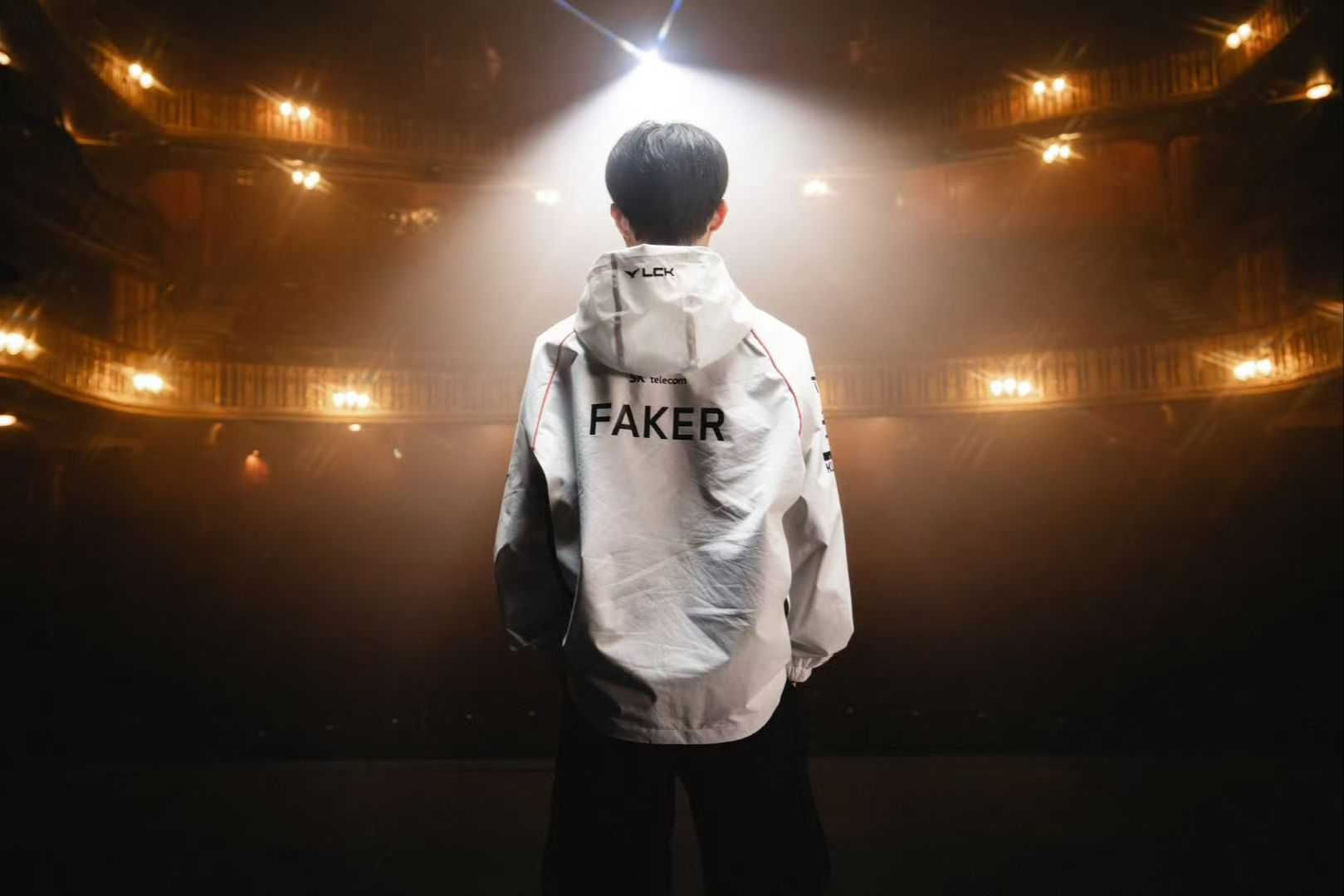 全力以赴的表演！上路、中路、下路和打野都做出了精彩的操作， EDward Gaming 击败了 Bilibili Gaming ，三支队伍全部获胜晋级