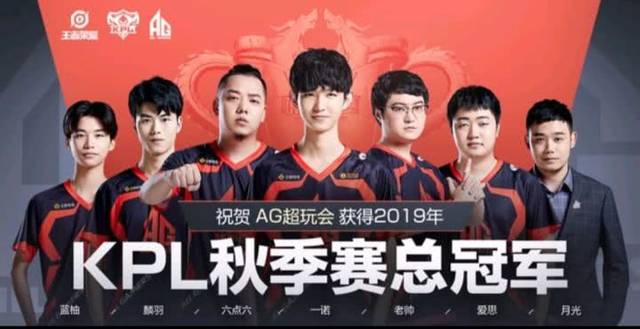 德扑读心术：对手下注时的细微动作暴露了什么？（德州扑克心理洞察：对手下注瞬间的肢体语言传递了哪些信号？）