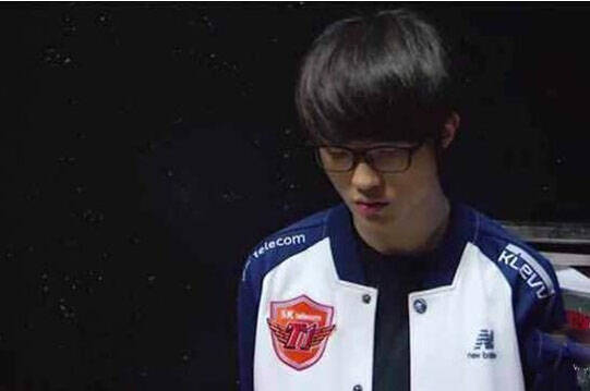 职业德扑玩家的一天：高强度算力与枯燥的复盘。（职业德扑手的日常：高强度计算与枯燥复盘）